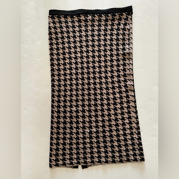 Women’s Houndstooth Print Sheath Black and Grey Knit Button Mini Skirt - Picture 7 of 7